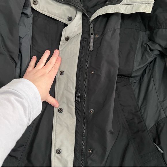 Columbia Black Nylon Coat Jacket with Zip Pockets Size Medium - Picture 4 of 8
